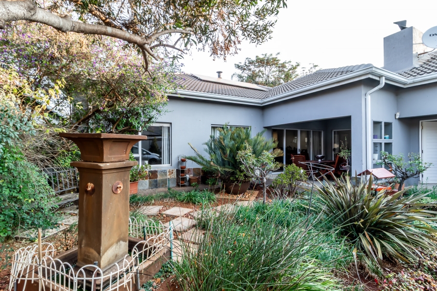 3 Bedroom Property for Sale in Waverley Gauteng