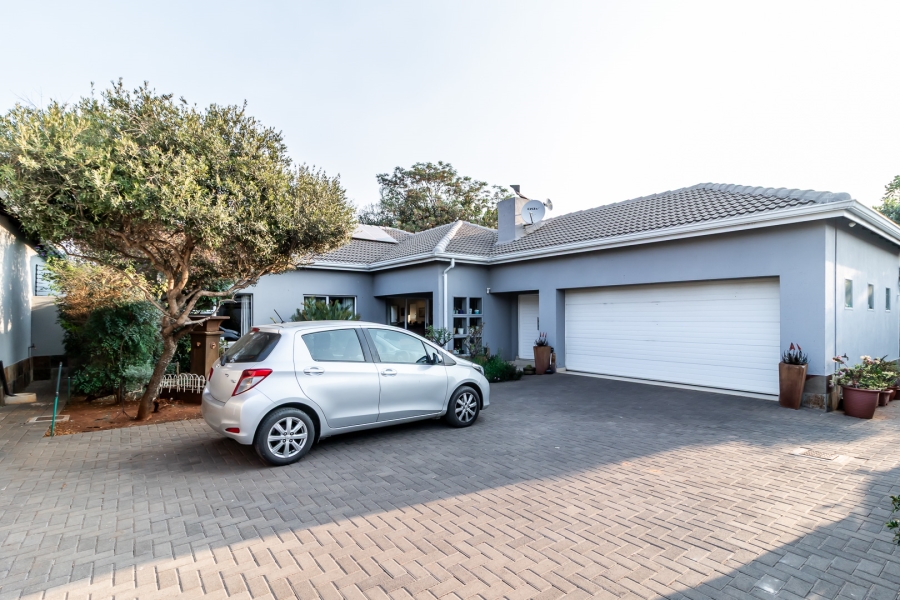 3 Bedroom Property for Sale in Waverley Gauteng