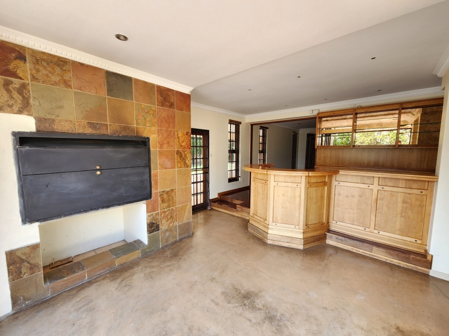 5 Bedroom Property for Sale in Waterkloof Park Gauteng