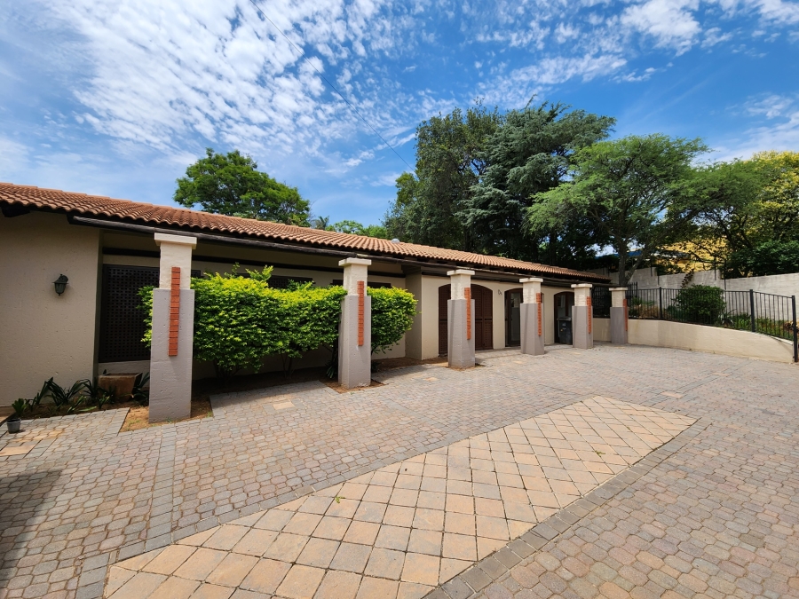 5 Bedroom Property for Sale in Waterkloof Park Gauteng