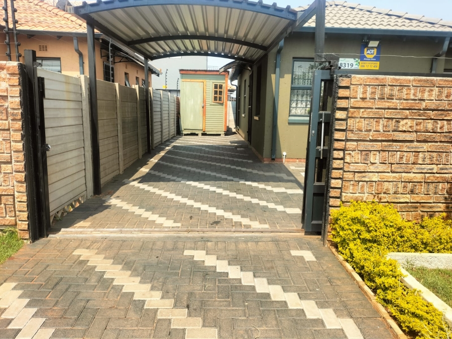 3 Bedroom Property for Sale in Protea Glen Gauteng