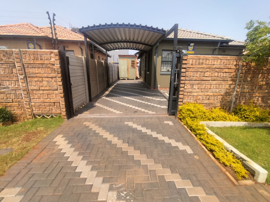 3 Bedroom Property for Sale in Protea Glen Gauteng
