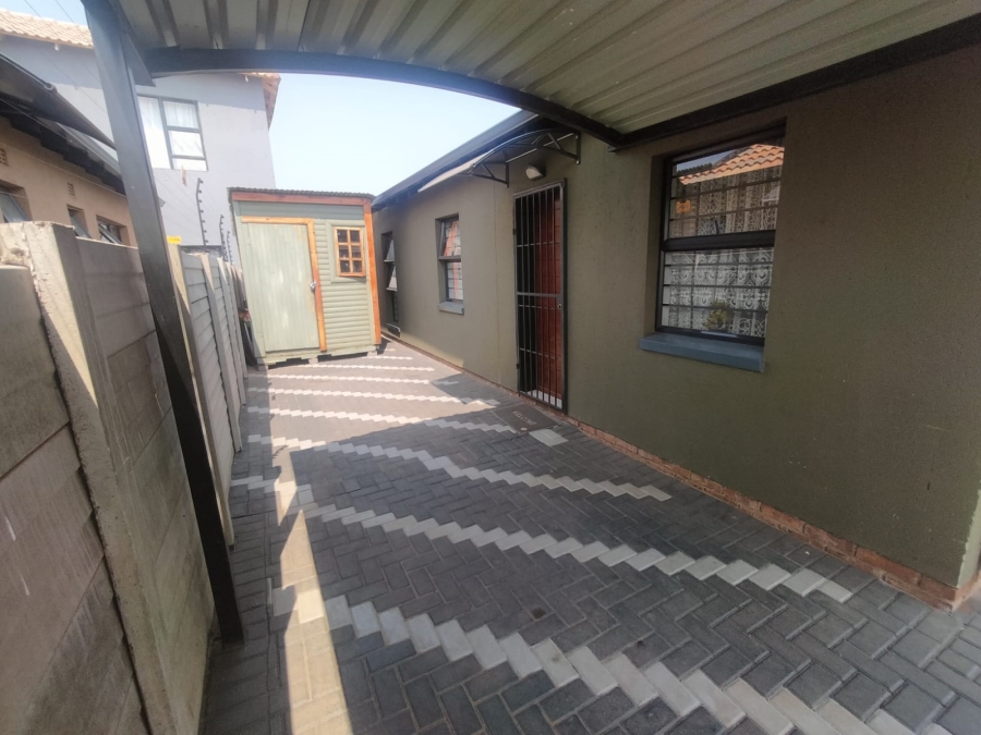 3 Bedroom Property for Sale in Protea Glen Gauteng