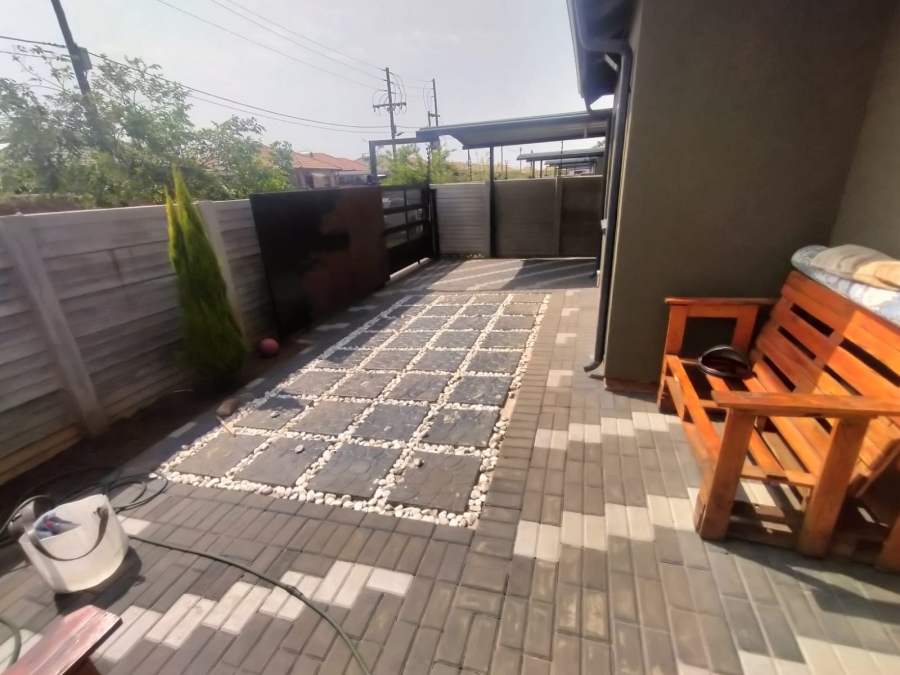3 Bedroom Property for Sale in Protea Glen Gauteng