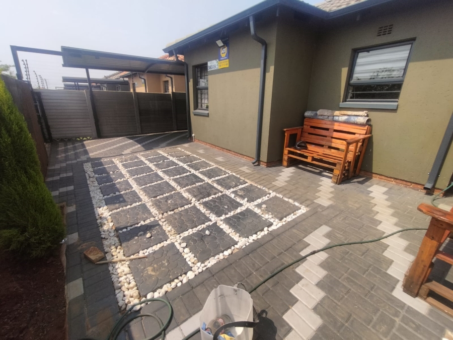 3 Bedroom Property for Sale in Protea Glen Gauteng