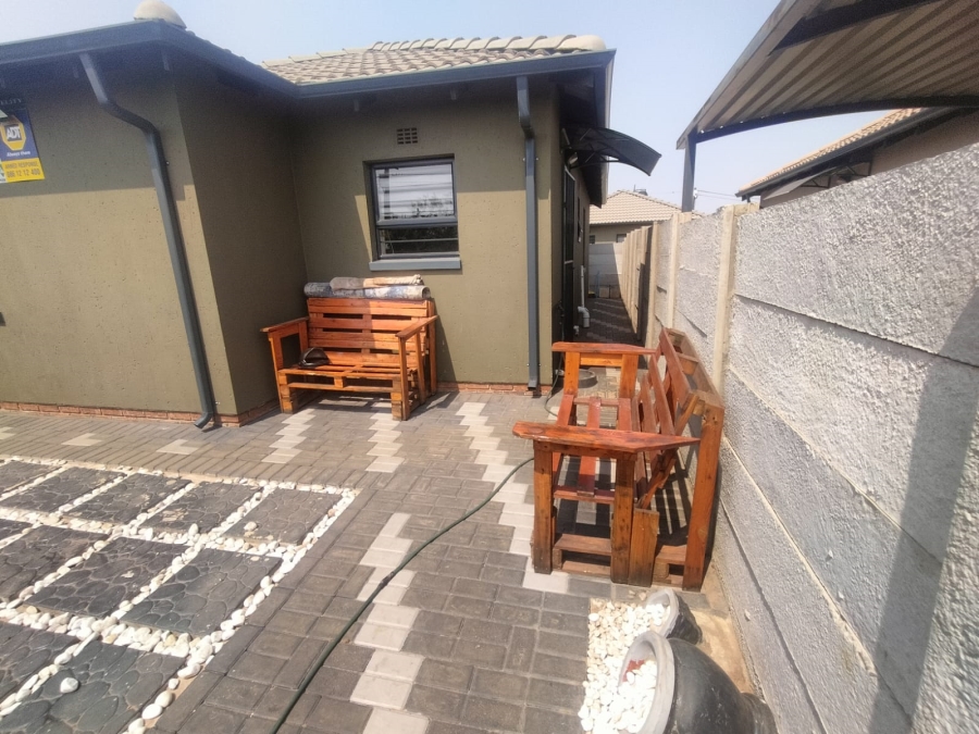 3 Bedroom Property for Sale in Protea Glen Gauteng