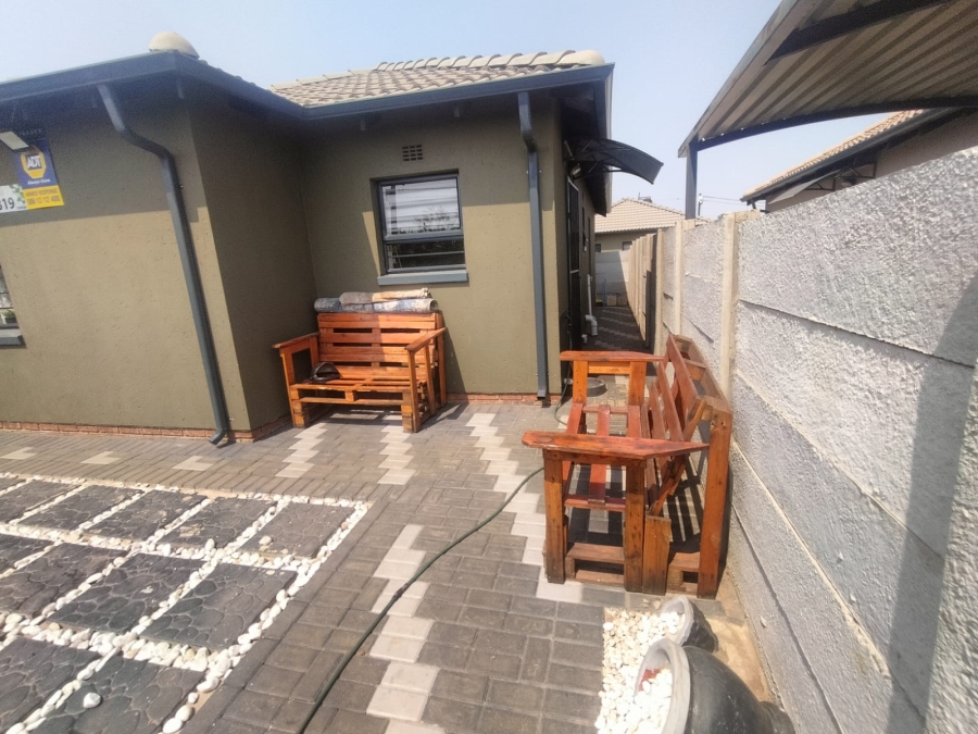 3 Bedroom Property for Sale in Protea Glen Gauteng