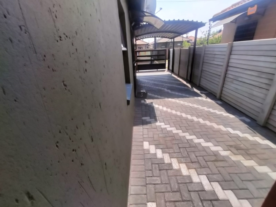 3 Bedroom Property for Sale in Protea Glen Gauteng