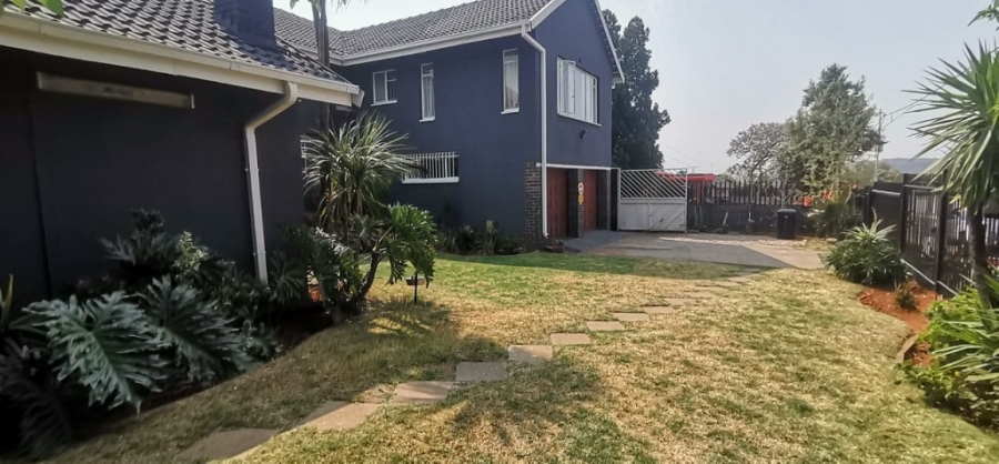 4 Bedroom Property for Sale in Mondeor Gauteng