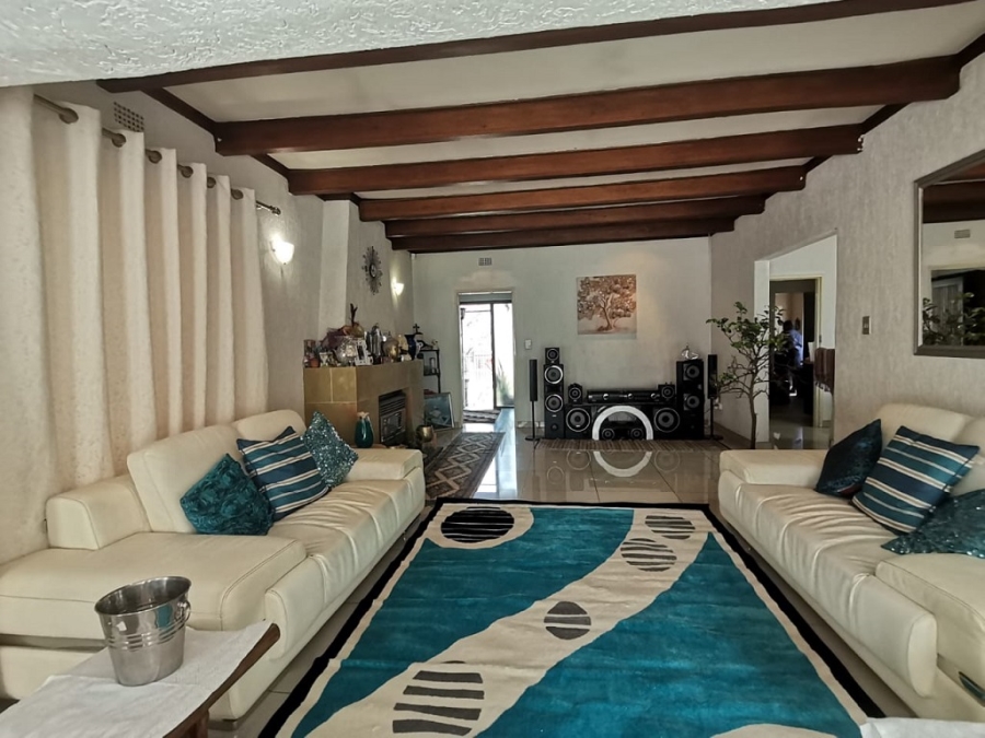 4 Bedroom Property for Sale in Mondeor Gauteng