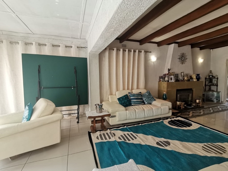 4 Bedroom Property for Sale in Mondeor Gauteng