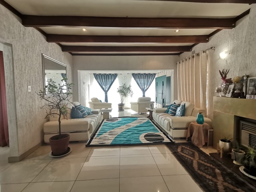 4 Bedroom Property for Sale in Mondeor Gauteng