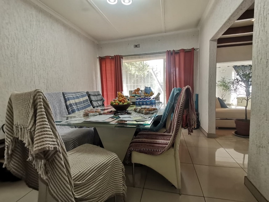 4 Bedroom Property for Sale in Mondeor Gauteng