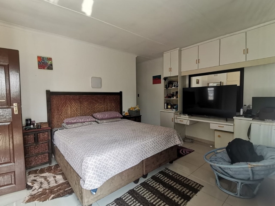 4 Bedroom Property for Sale in Mondeor Gauteng
