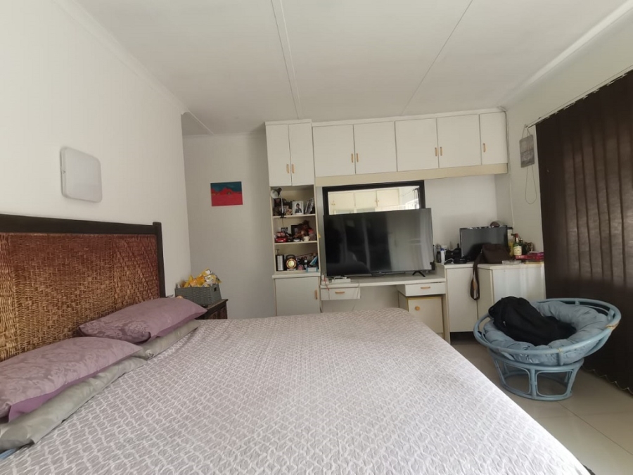 4 Bedroom Property for Sale in Mondeor Gauteng