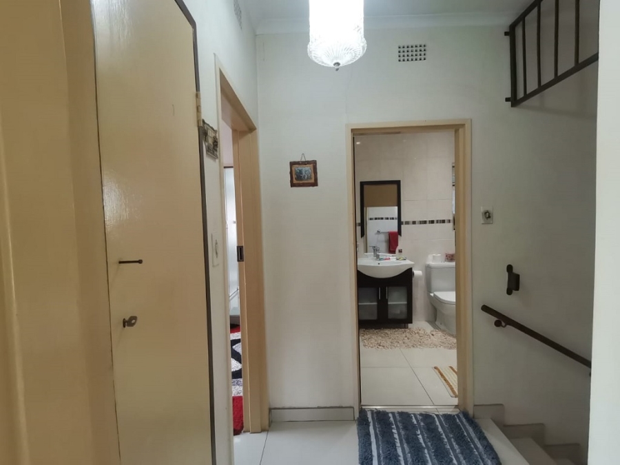 4 Bedroom Property for Sale in Mondeor Gauteng