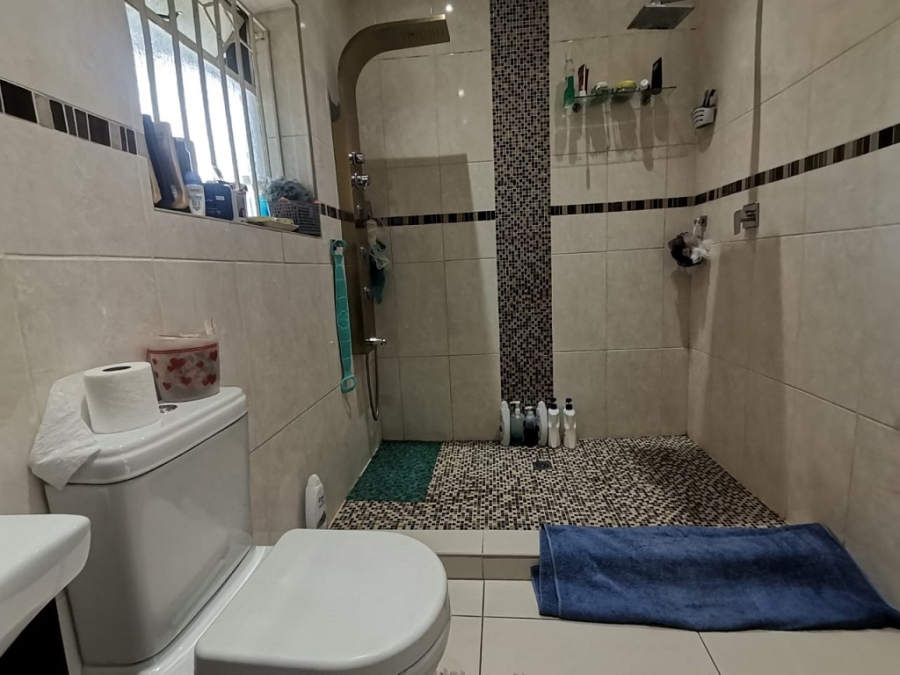 4 Bedroom Property for Sale in Mondeor Gauteng