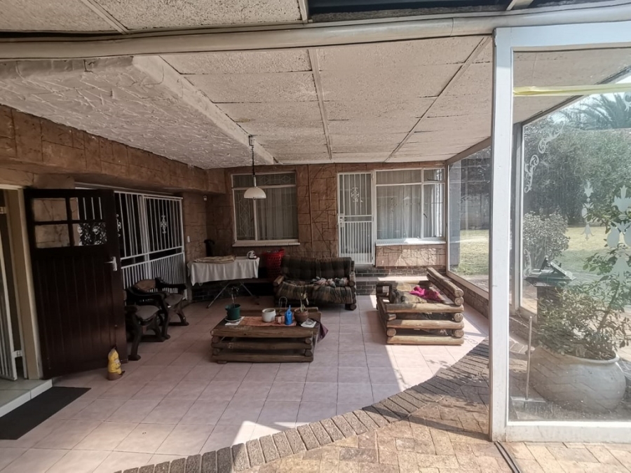 4 Bedroom Property for Sale in Mondeor Gauteng