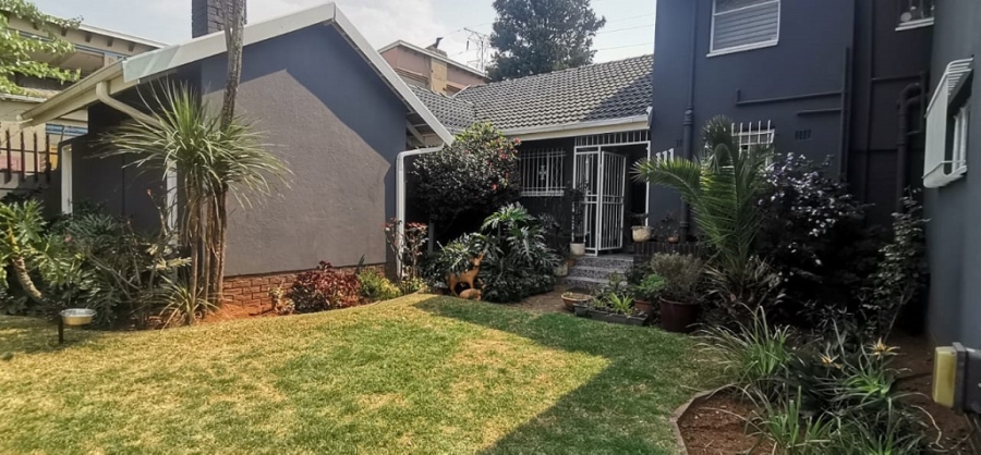 4 Bedroom Property for Sale in Mondeor Gauteng