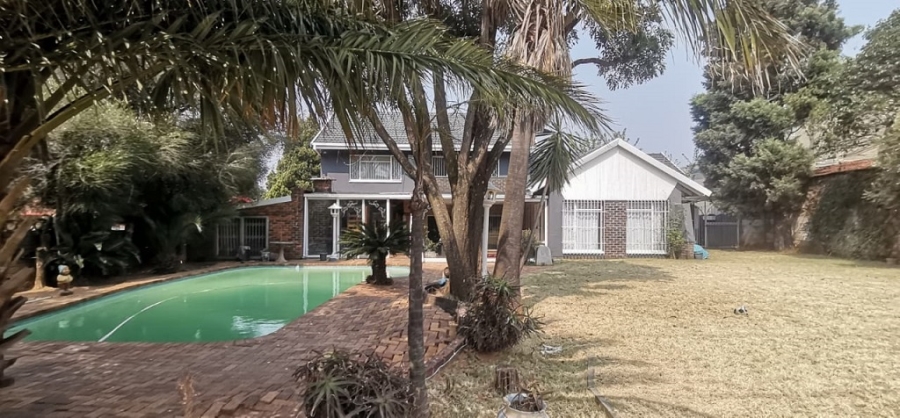 4 Bedroom Property for Sale in Mondeor Gauteng
