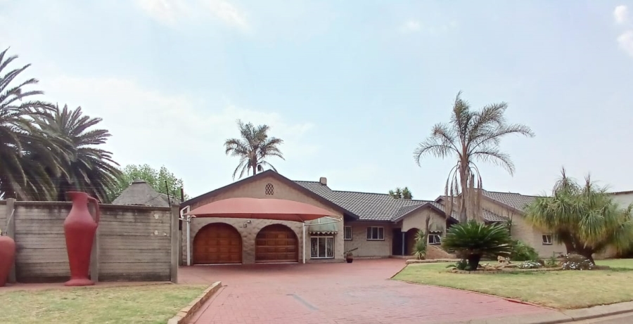 4 Bedroom Property for Sale in Vanderbijlpark SE 7 Gauteng