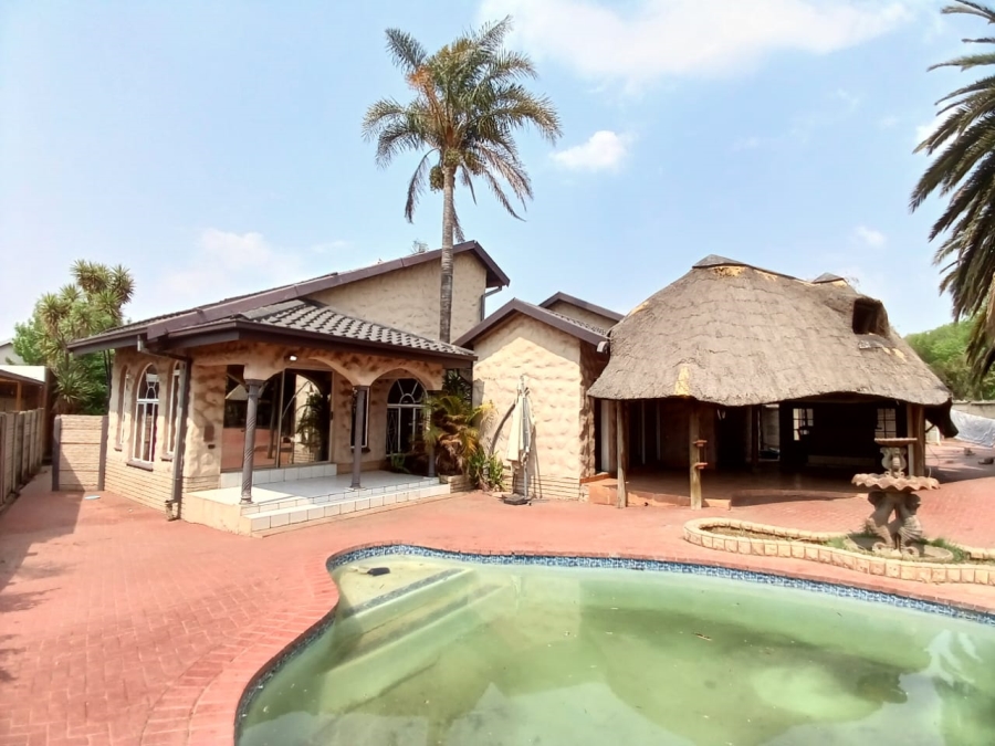 4 Bedroom Property for Sale in Vanderbijlpark SE 7 Gauteng
