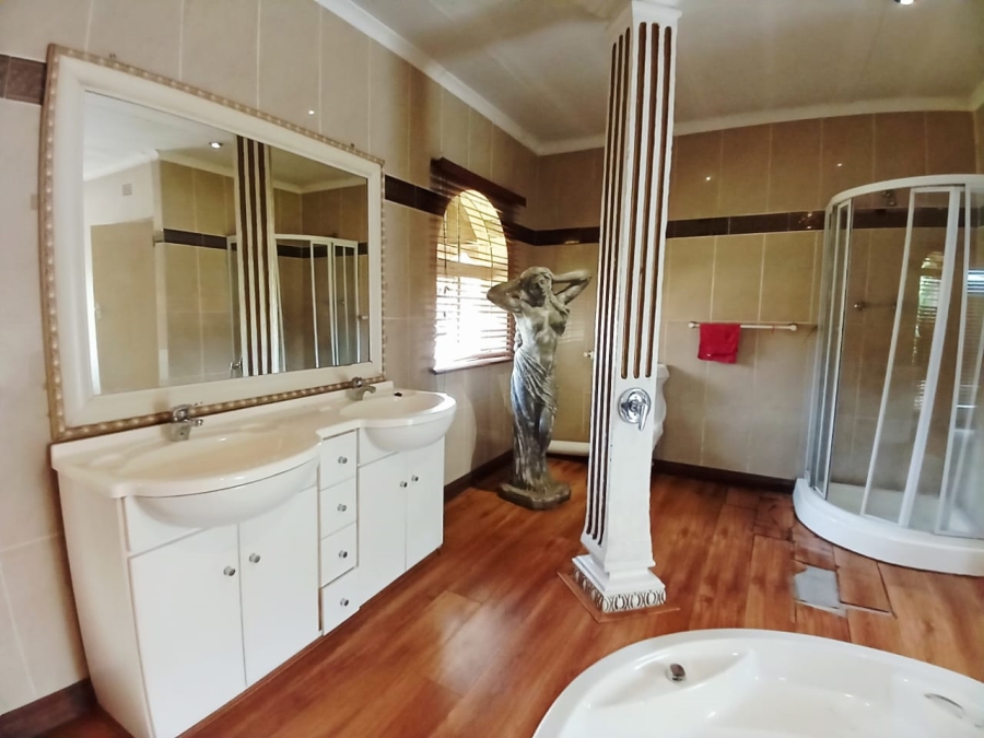 4 Bedroom Property for Sale in Vanderbijlpark SE 7 Gauteng