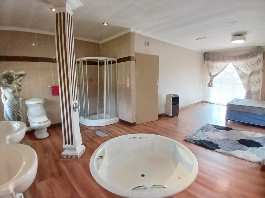 4 Bedroom Property for Sale in Vanderbijlpark SE 7 Gauteng