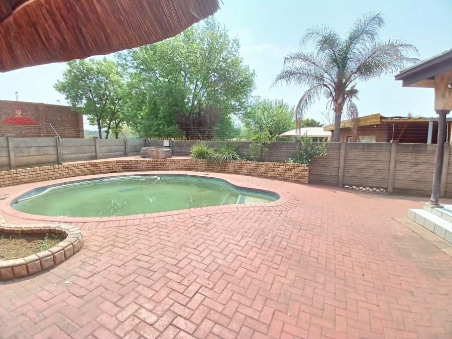 4 Bedroom Property for Sale in Vanderbijlpark SE 7 Gauteng