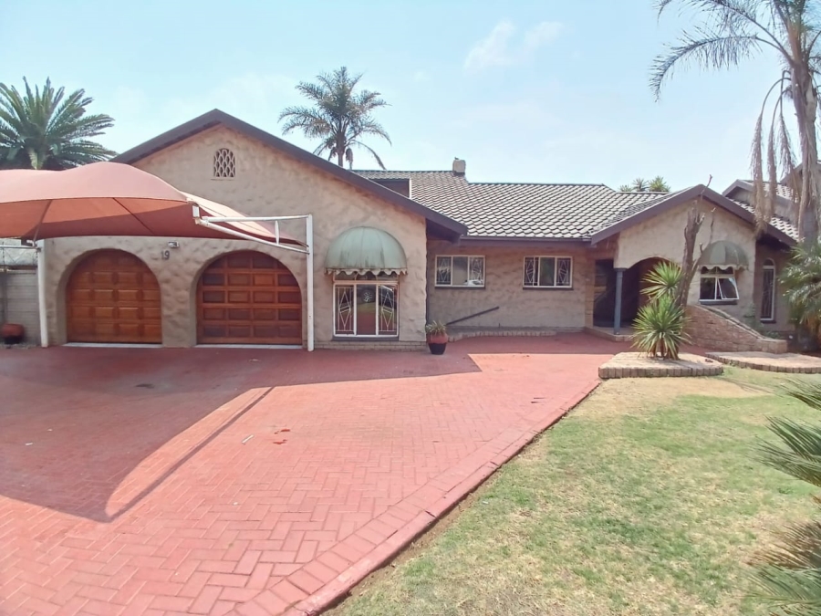 4 Bedroom Property for Sale in Vanderbijlpark SE 7 Gauteng