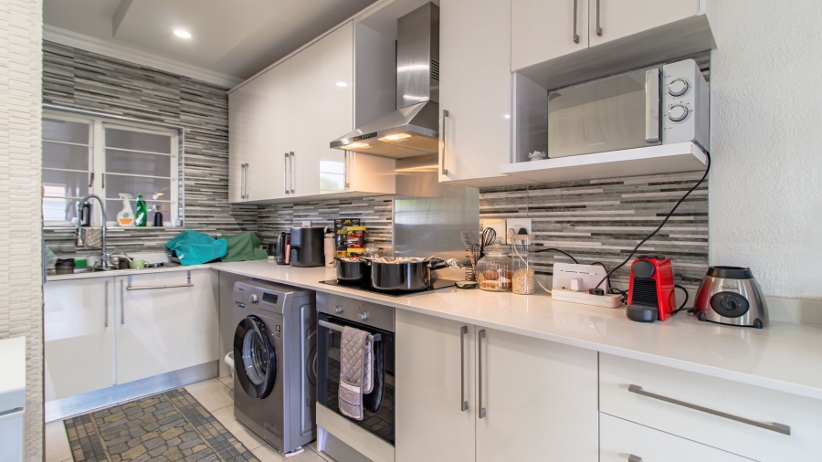 1 Bedroom Property for Sale in Bedford Gardens Gauteng