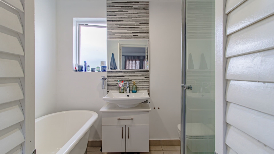1 Bedroom Property for Sale in Bedford Gardens Gauteng