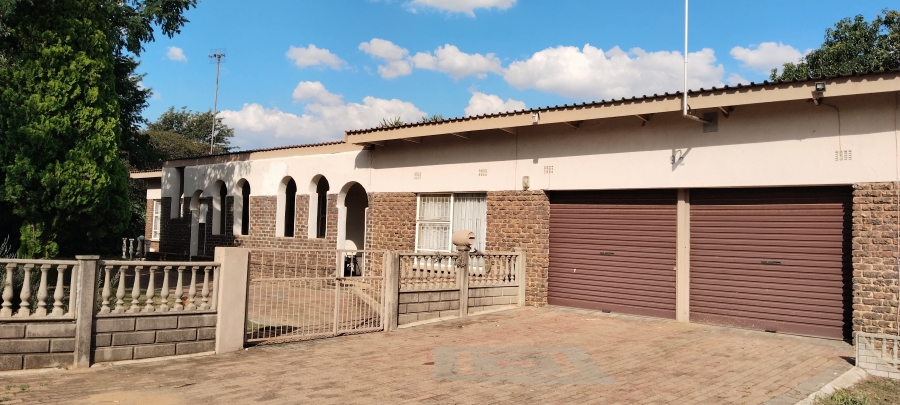 5 Bedroom Property for Sale in Rensburg Gauteng