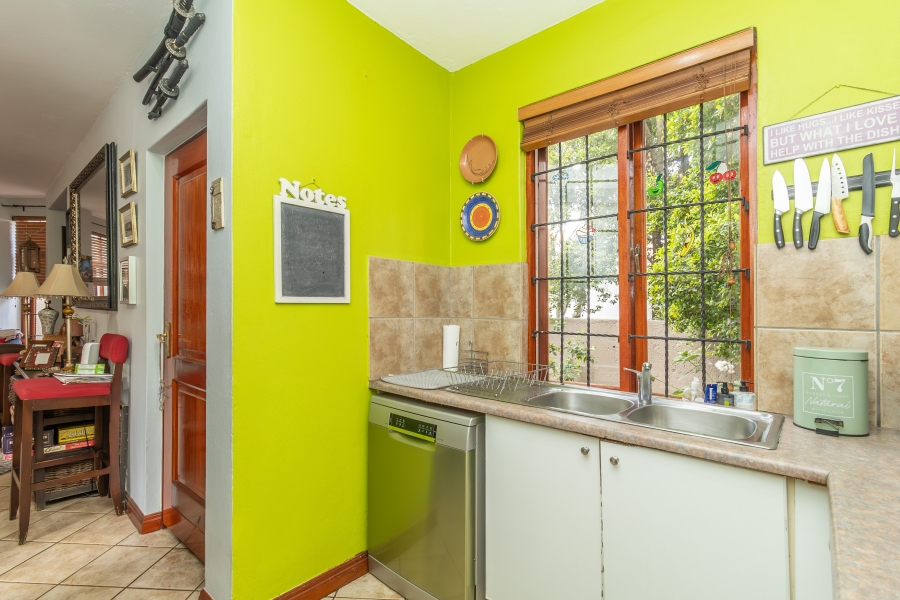 2 Bedroom Property for Sale in Magaliessig Gauteng