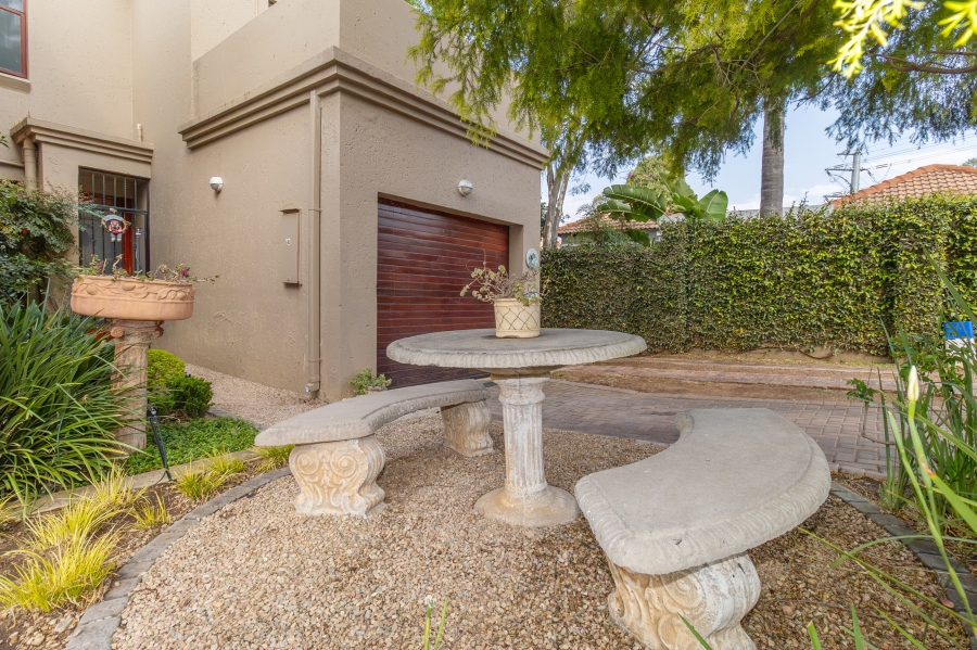 2 Bedroom Property for Sale in Magaliessig Gauteng