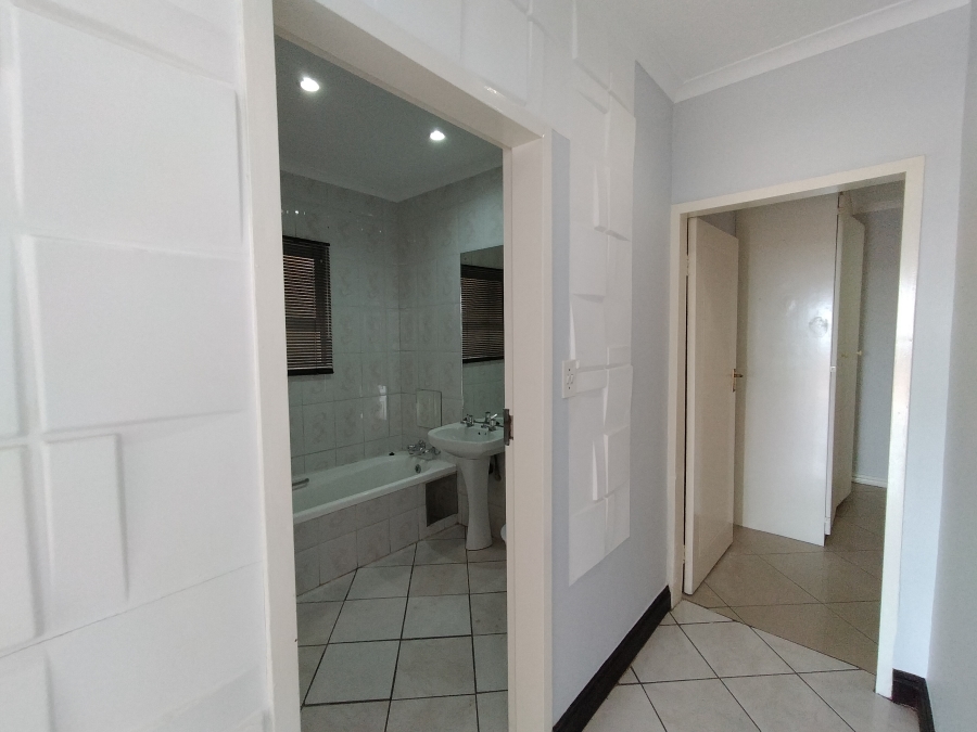 2 Bedroom Property for Sale in Constantia Kloof Gauteng