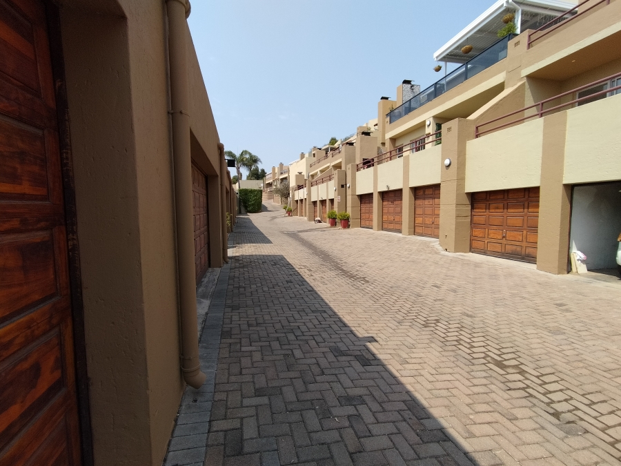 2 Bedroom Property for Sale in Constantia Kloof Gauteng