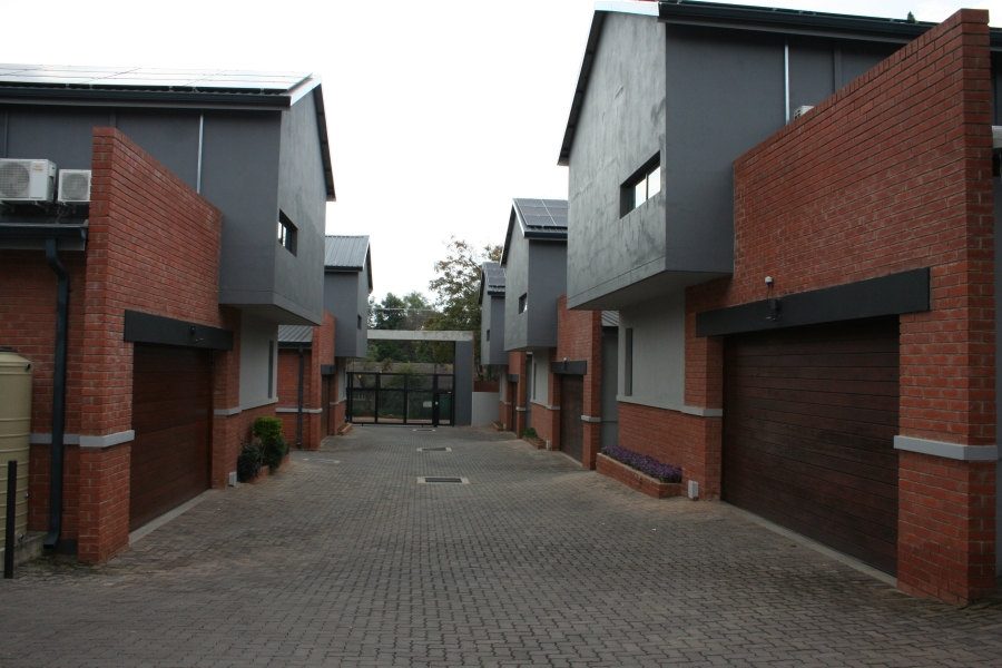 3 Bedroom Property for Sale in Ashlea Gardens Gauteng
