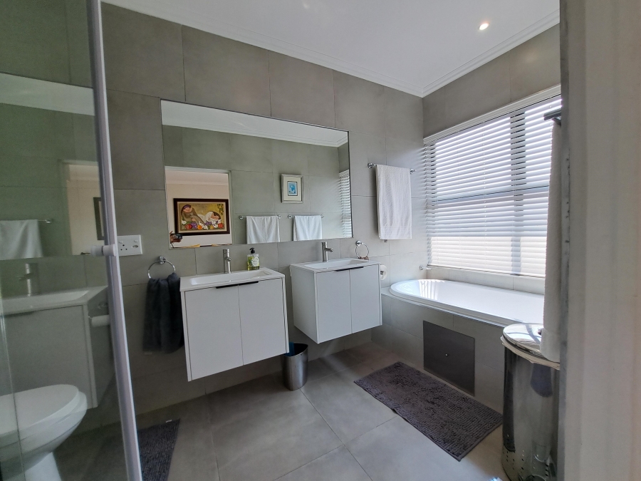 3 Bedroom Property for Sale in Amorosa Gauteng