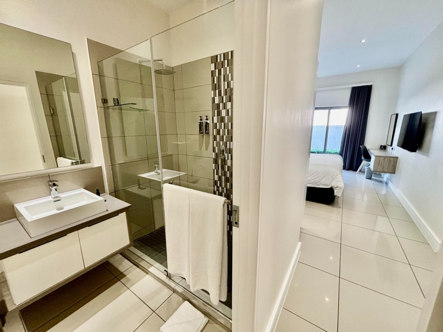 To Let 2 Bedroom Property for Rent in Rosebank Gauteng