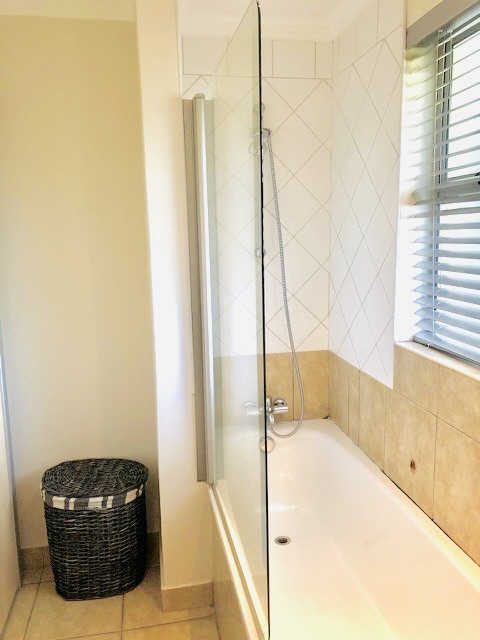 To Let 1 Bedroom Property for Rent in Sandhurst Gauteng