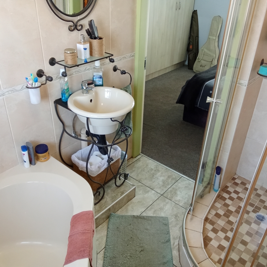 3 Bedroom Property for Sale in Witpoortjie Gauteng