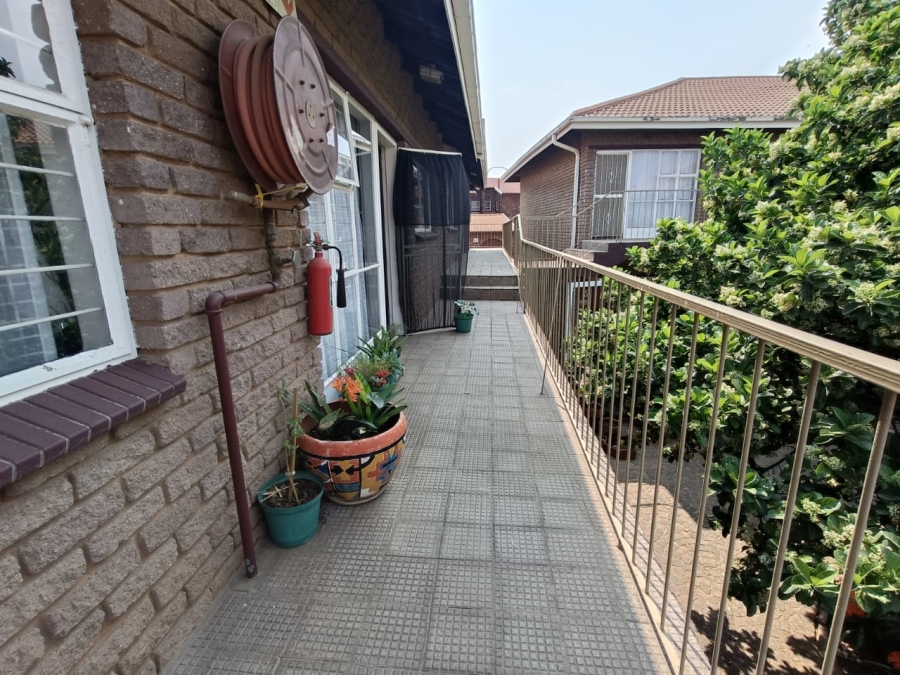 2 Bedroom Property for Sale in Greenhills Gauteng