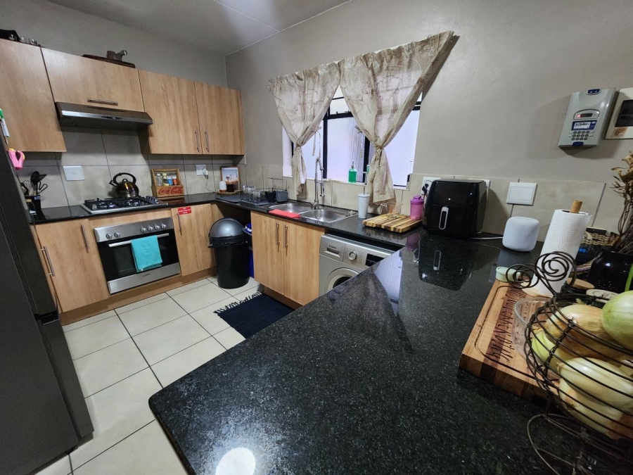 2 Bedroom Property for Sale in Ravenswood Gauteng