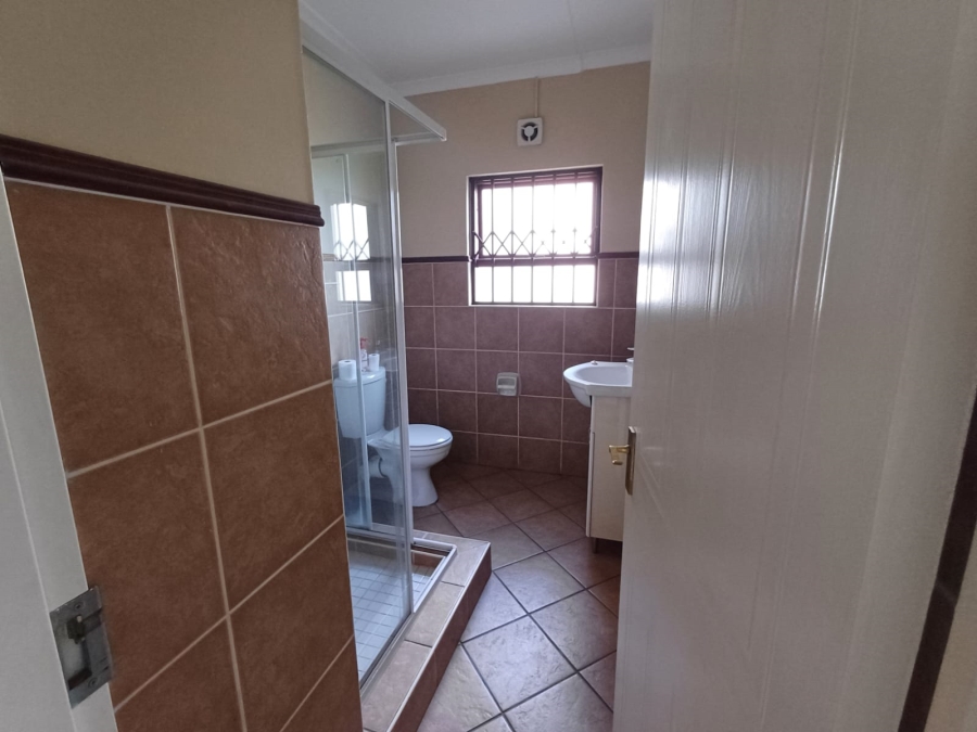 To Let 2 Bedroom Property for Rent in Khyber Rock Gauteng
