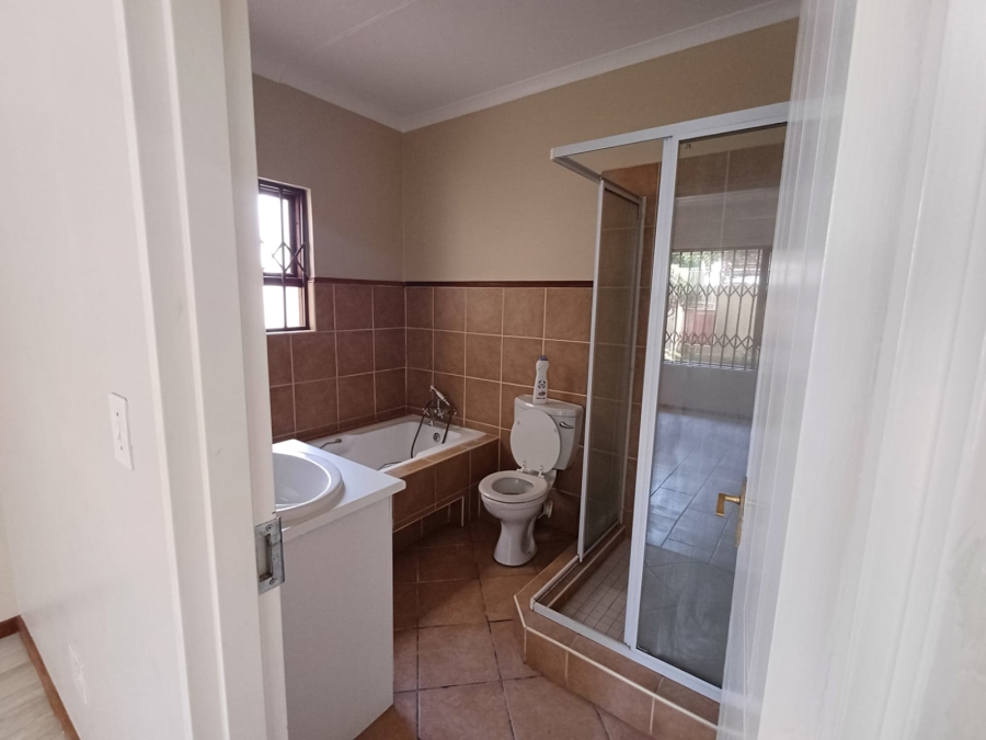 To Let 2 Bedroom Property for Rent in Khyber Rock Gauteng