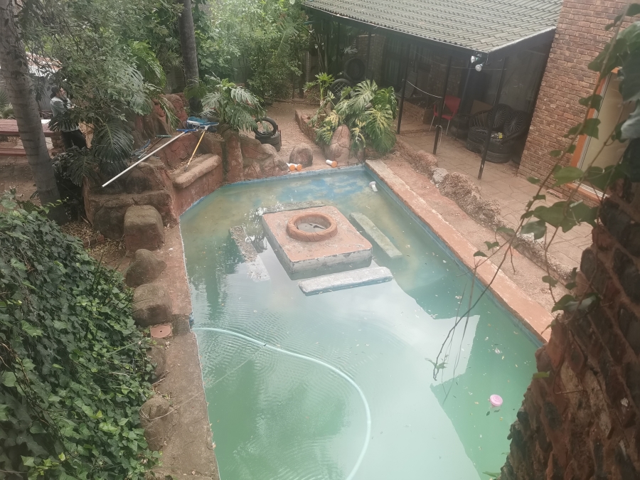 12 Bedroom Property for Sale in Amandasig Gauteng