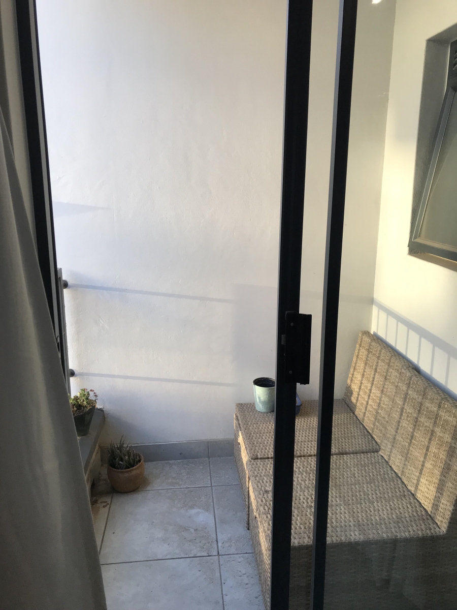 1 Bedroom Property for Sale in Waterfall Gauteng