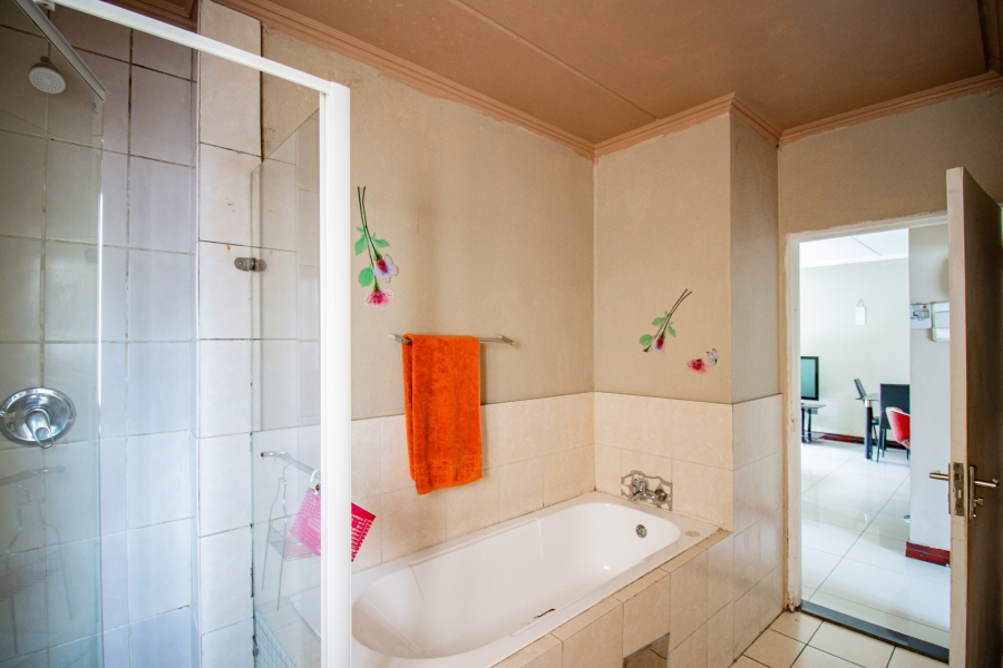 2 Bedroom Property for Sale in Erand Gardens Gauteng