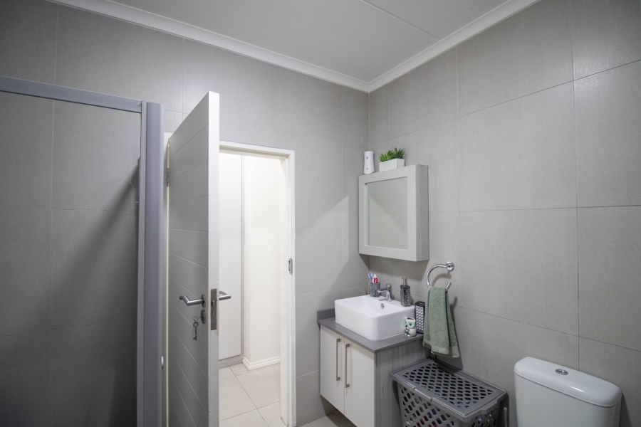 2 Bedroom Property for Sale in Erand Gardens Gauteng